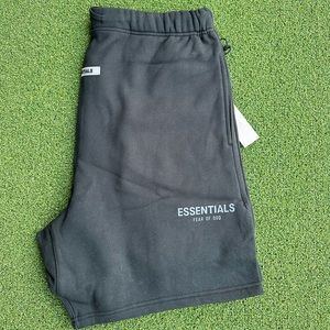 Essentials shorts sz Large